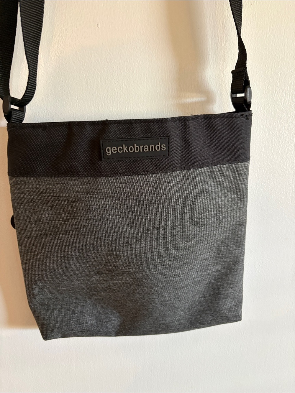 Geckobrands Women's Gray Crossbody Bag - Sleek Everyday Style with zip side